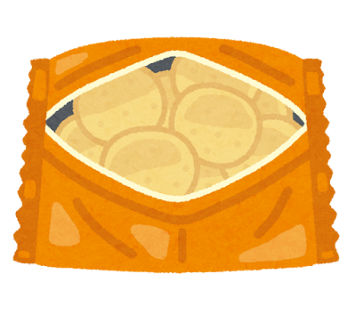 Potato chips and manga book. / 漫画読書のお供のポテトチップス。